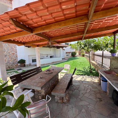 Apartment In Salamina With Garden & Sea View Selinia Екстер'єр фото
