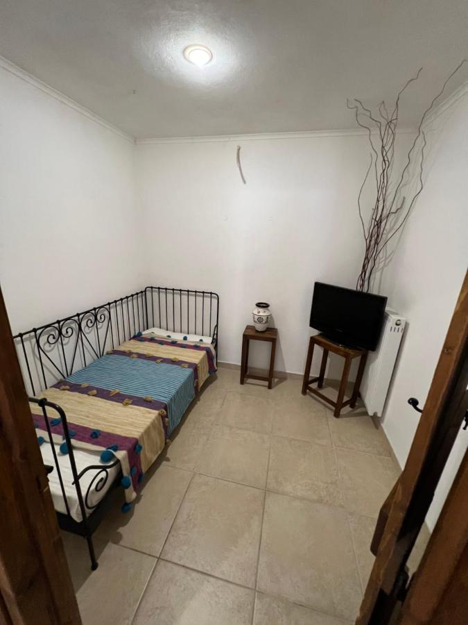 Apartment In Salamina With Garden & Sea View Selinia Екстер'єр фото