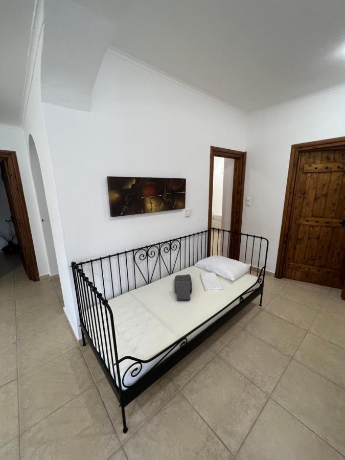 Apartment In Salamina With Garden & Sea View Selinia Екстер'єр фото