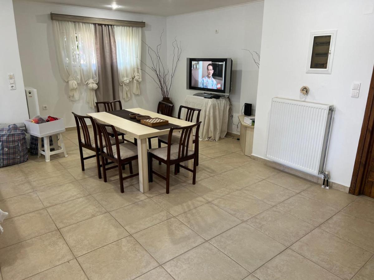 Apartment In Salamina With Garden & Sea View Selinia Екстер'єр фото