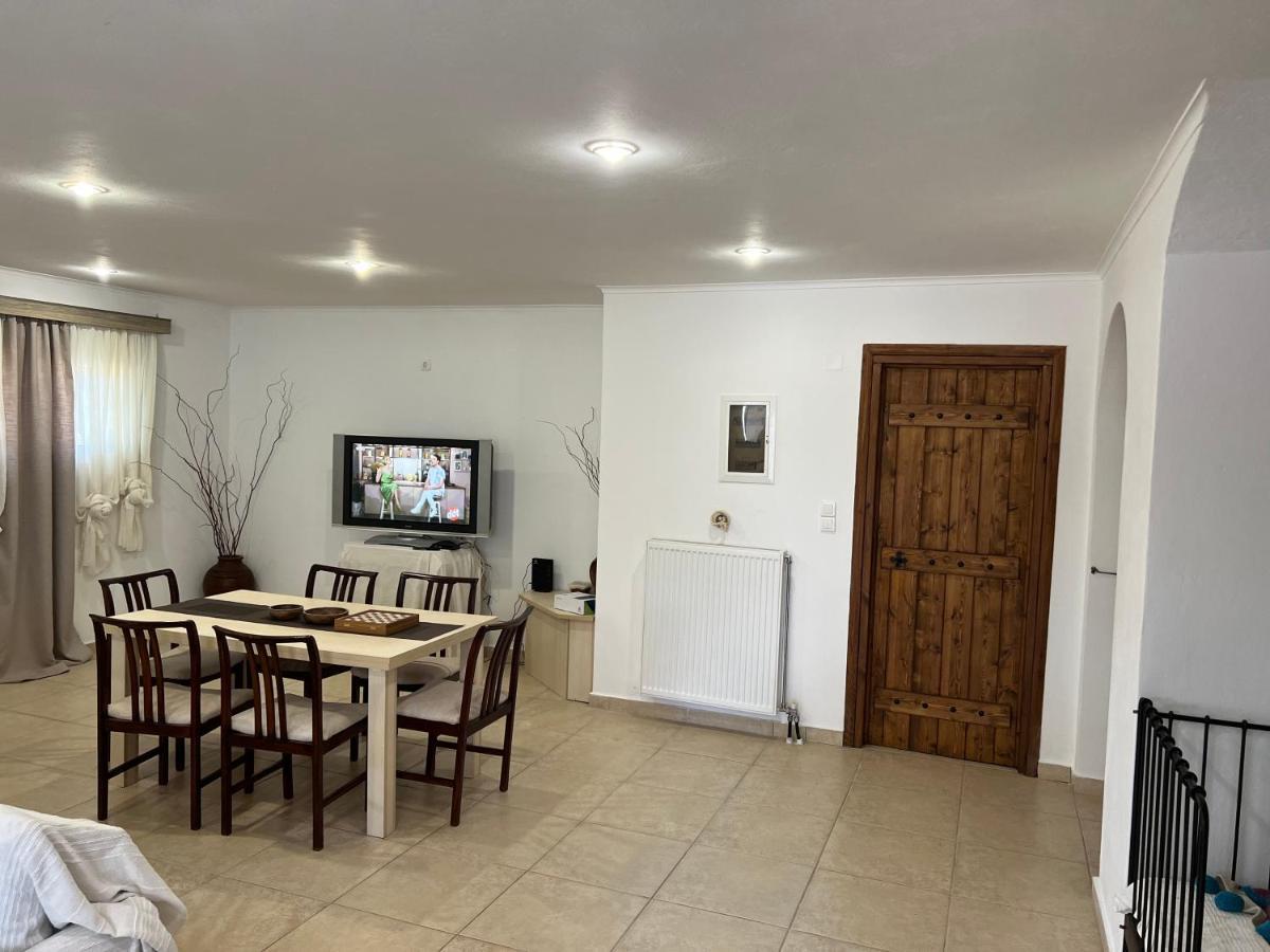 Apartment In Salamina With Garden & Sea View Selinia Екстер'єр фото