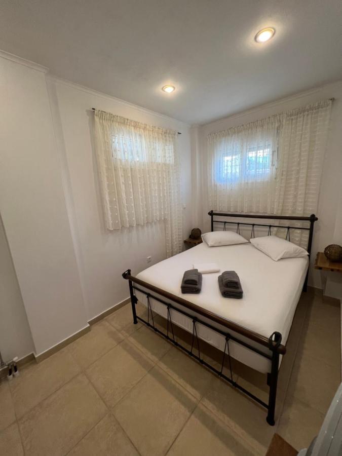 Apartment In Salamina With Garden & Sea View Selinia Екстер'єр фото