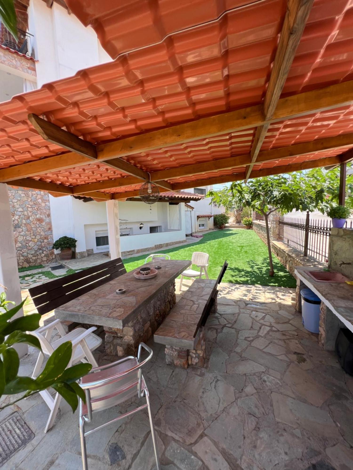 Apartment In Salamina With Garden & Sea View Selinia Екстер'єр фото