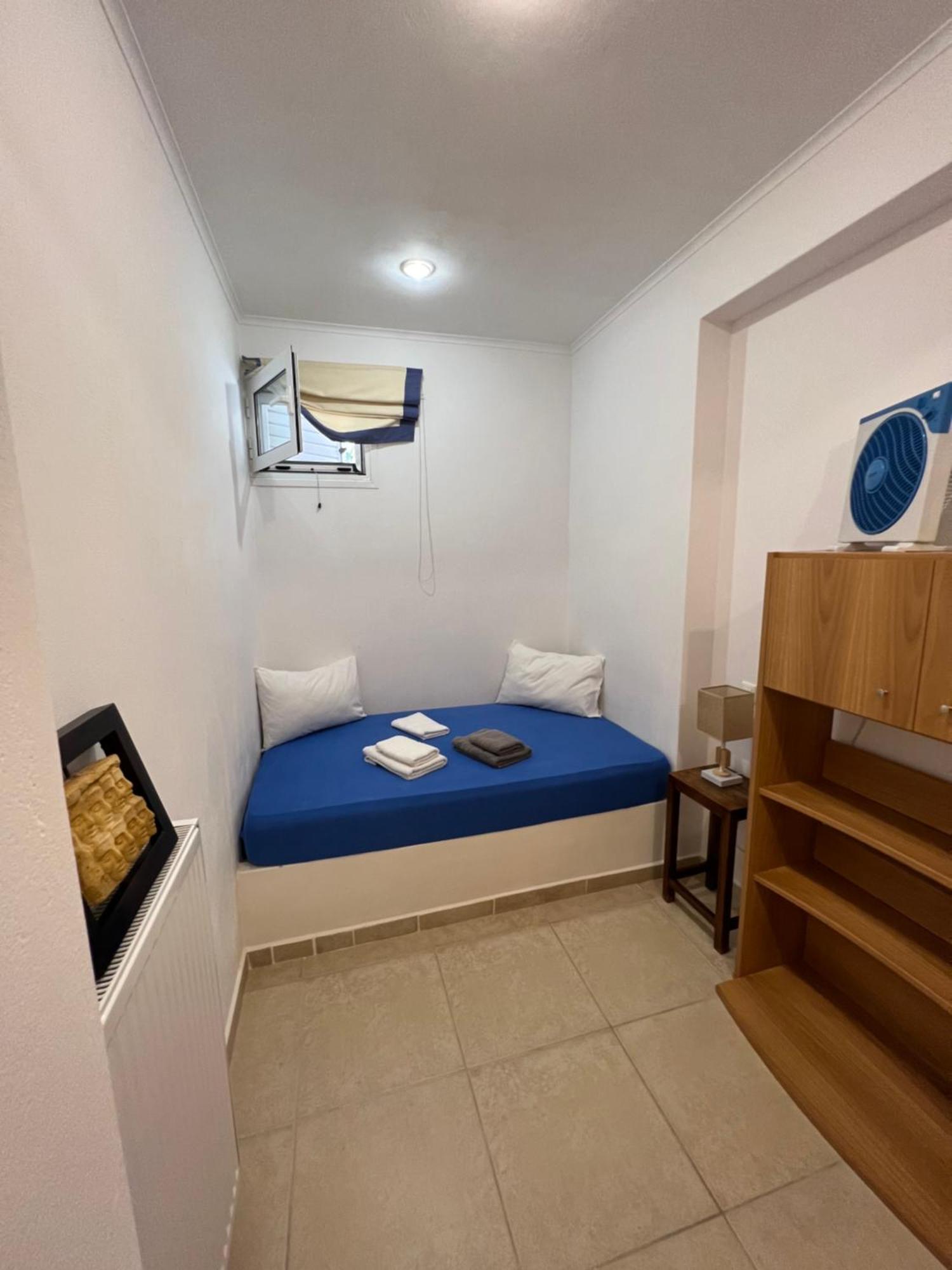 Apartment In Salamina With Garden & Sea View Selinia Екстер'єр фото